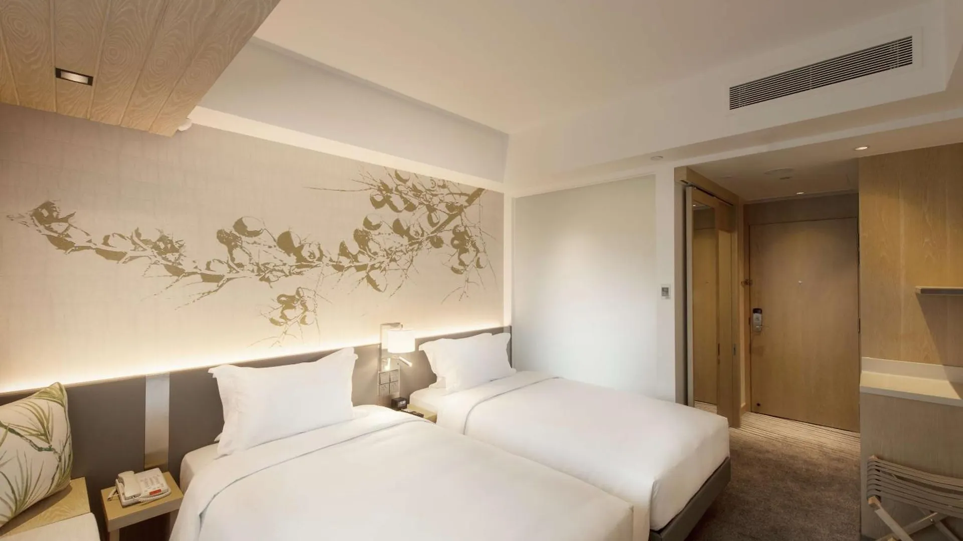 Hilton Garden Inn Singapore Serangoon 4*,  Singapore